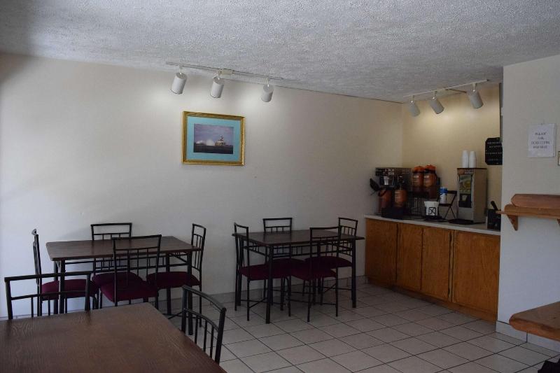 Knights Inn Oswego image