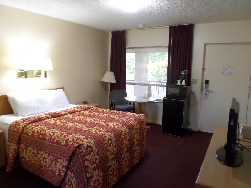 Knights Inn Oswego — photo 84