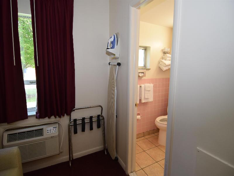 Knights Inn Oswego image