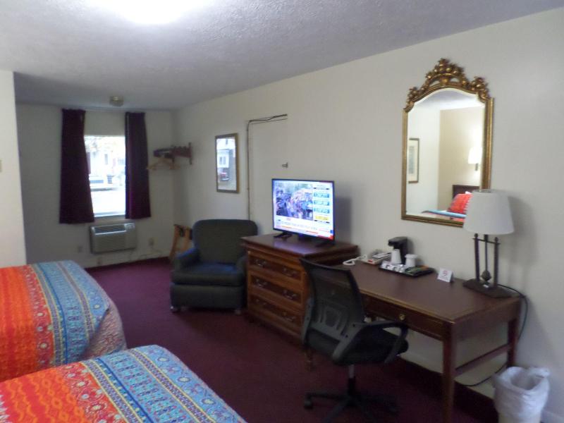Knights Inn Oswego image