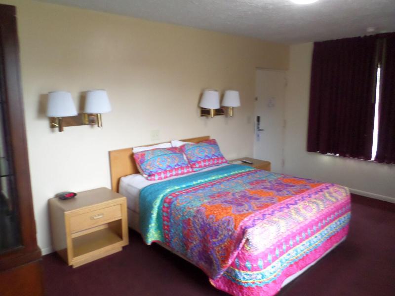 Knights Inn Oswego image