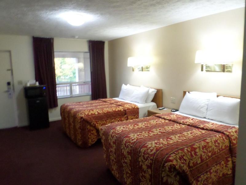 Knights Inn Oswego image