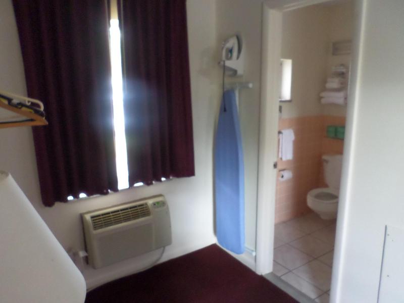Knights Inn Oswego image