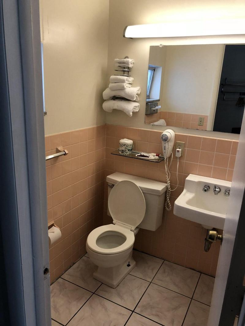 Knights Inn Oswego image