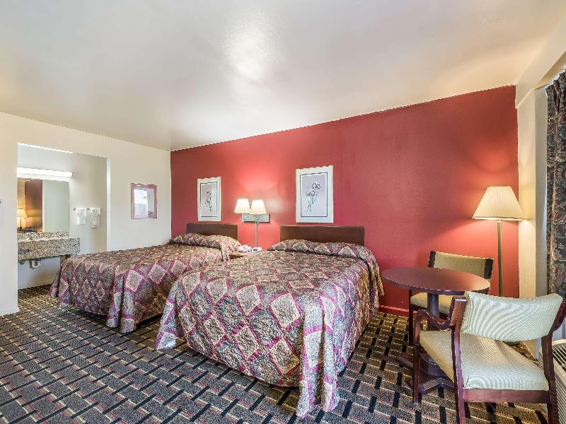 Queen Bed with Kitchenette Nonsmoking