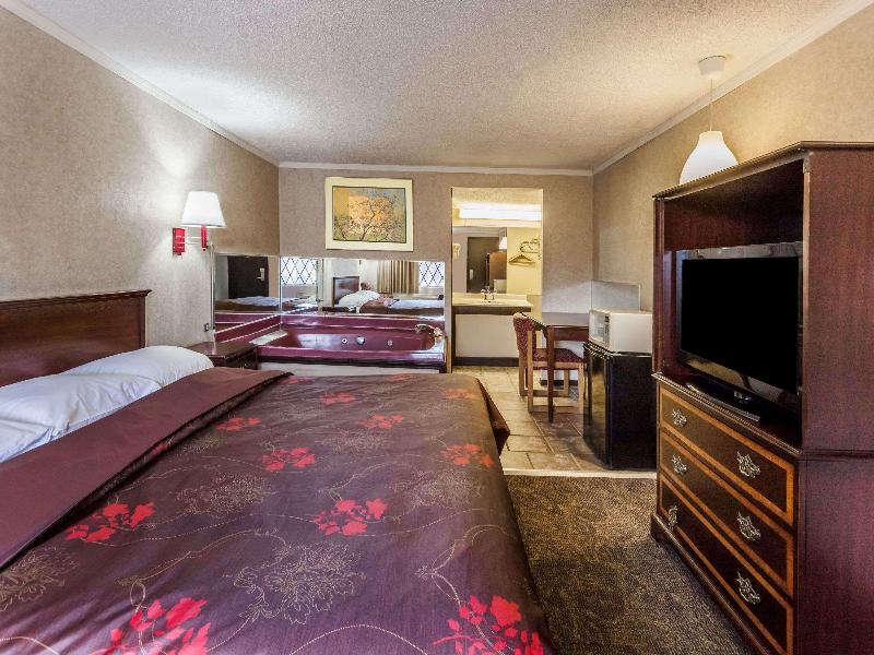 Knights Inn Detroit Area/Farmington Hills image