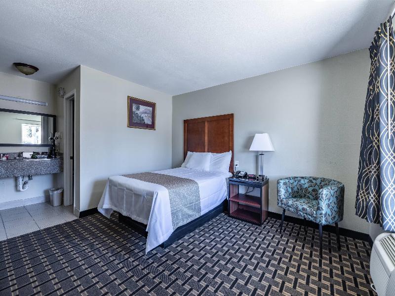 Travelodge By Wyndham Jackson North image