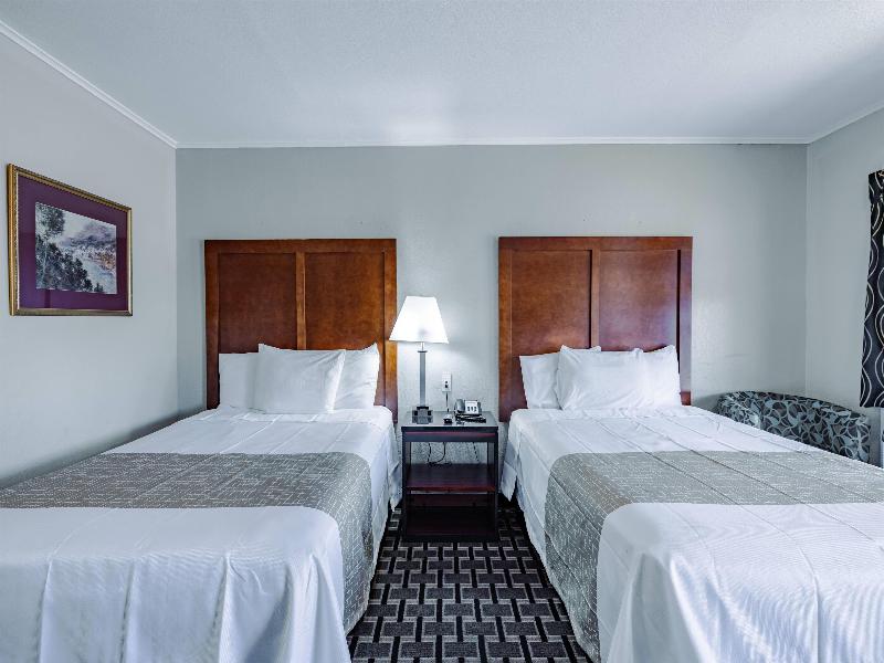 Travelodge By Wyndham Jackson North image