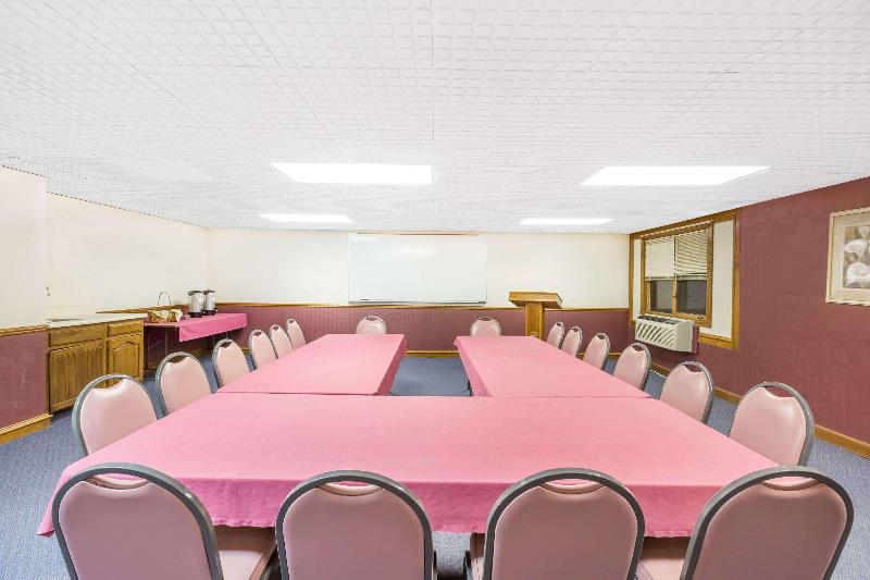 Knights Inn South Sioux City image