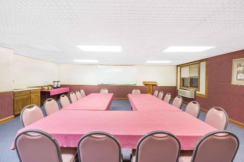 Knights Inn South Sioux City image