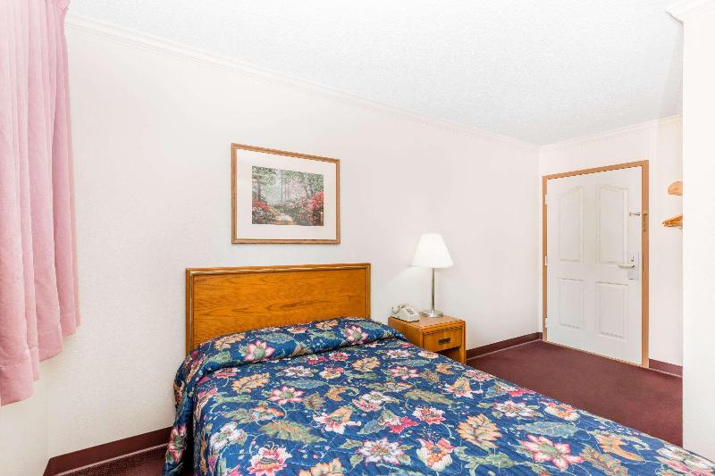 Knights Inn South Sioux City image