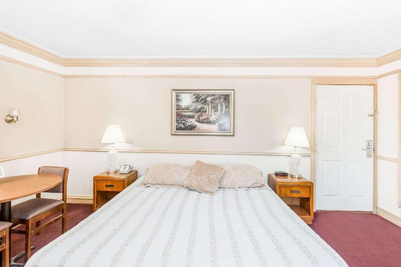 Knights Inn South Sioux City image