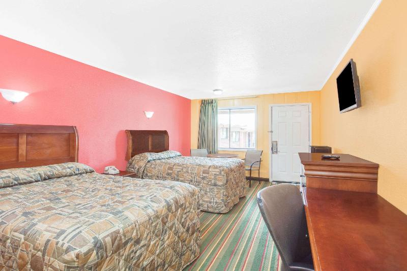 Knights Inn Paris HAB