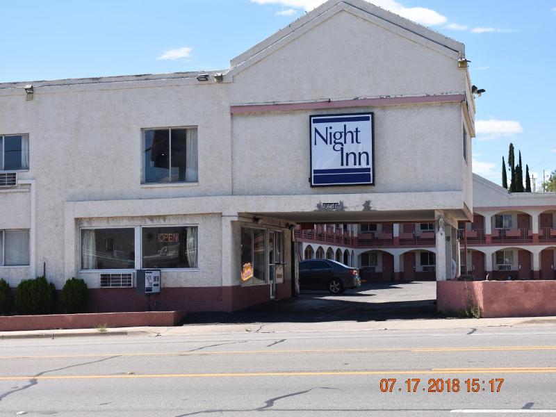 Knights Inn Globe