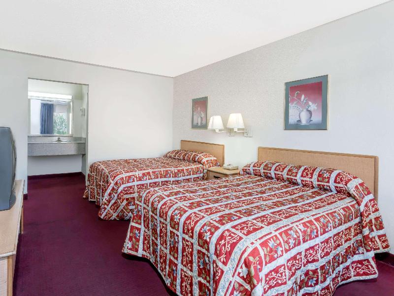 Knights Inn - Fredericksburg image