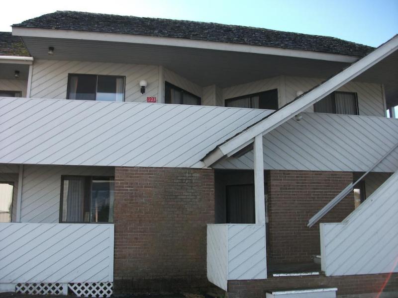 Knights Inn Mackinaw City image