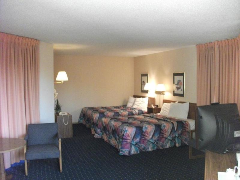 Knights Inn Mackinaw City image