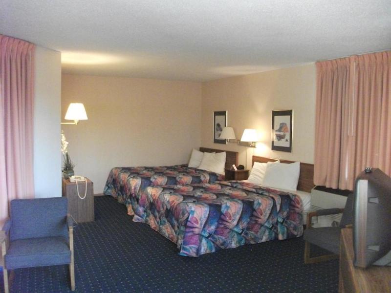 Knights Inn Mackinaw City image