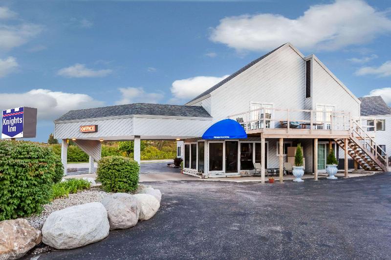 Knights Inn Mackinaw City image