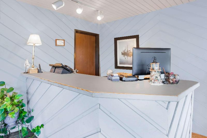 Knights Inn Mackinaw City image
