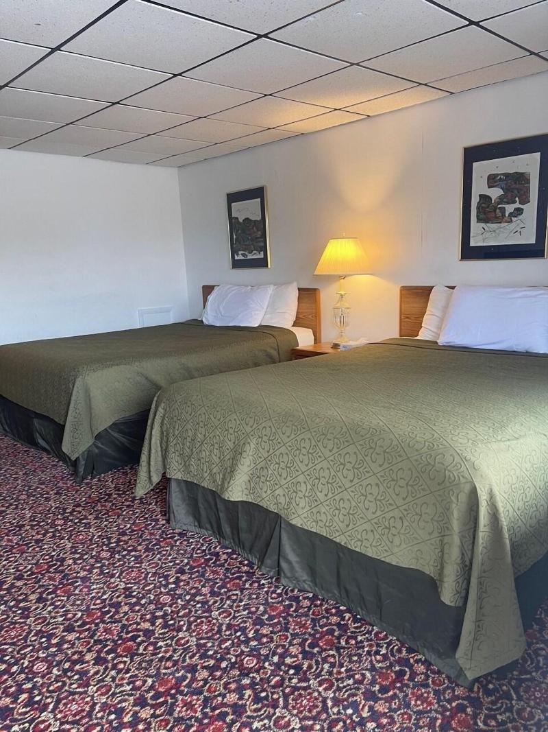 Knights Inn Mackinaw City image
