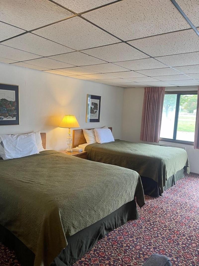Knights Inn Mackinaw City image