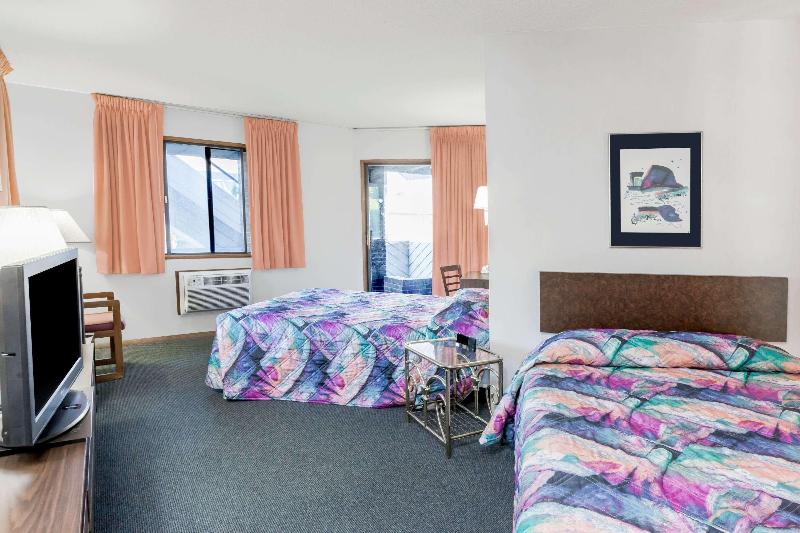 Knights Inn Mackinaw City image