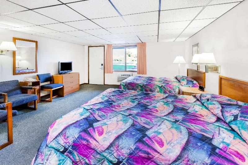 Knights Inn Mackinaw City image