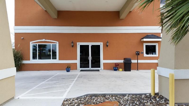 Belmont Inn and Suites Beeville image