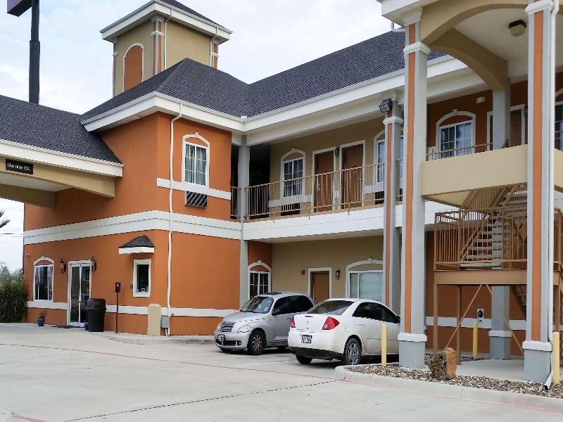 Belmont Inn and Suites Beeville image