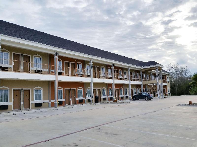 Belmont Inn and Suites Beeville image