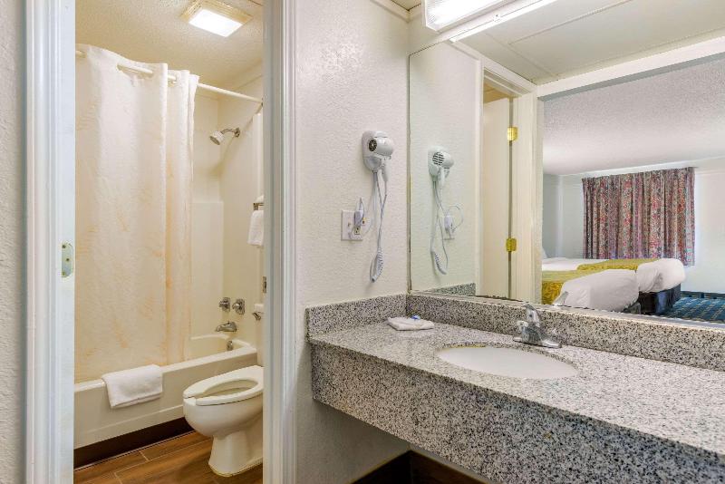 RODEWAY INN Hilliard Area image