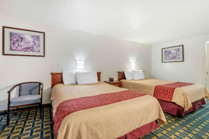 RODEWAY INN Hilliard Area image