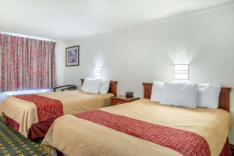 RODEWAY INN Hilliard Area image