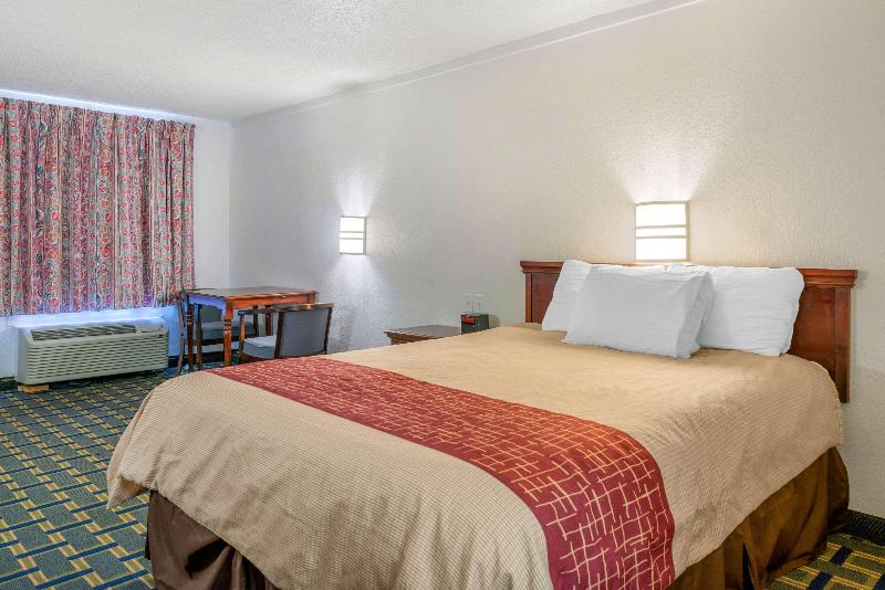 RODEWAY INN Hilliard Area image