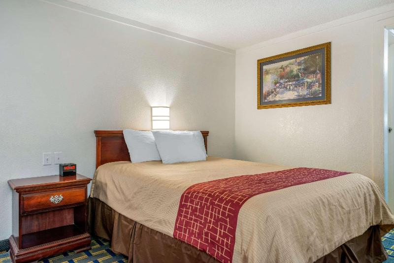 RODEWAY INN Hilliard Area image