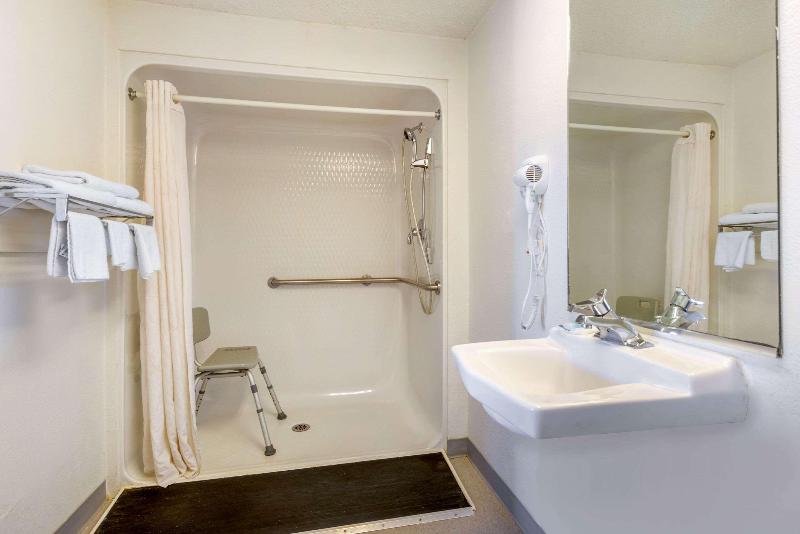 RODEWAY INN Hilliard Area image