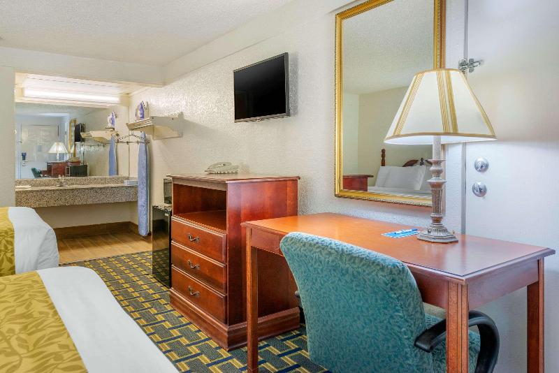 RODEWAY INN Hilliard Area image