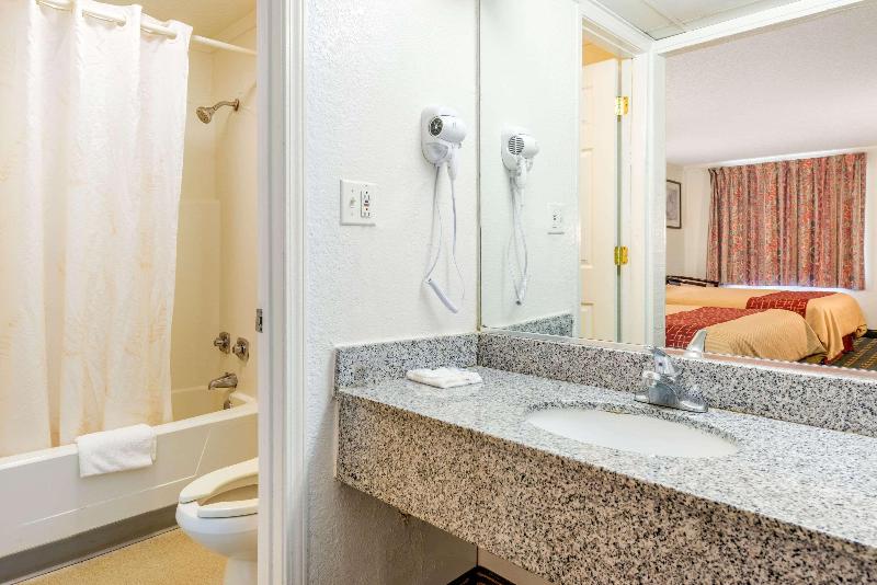 RODEWAY INN Hilliard Area image