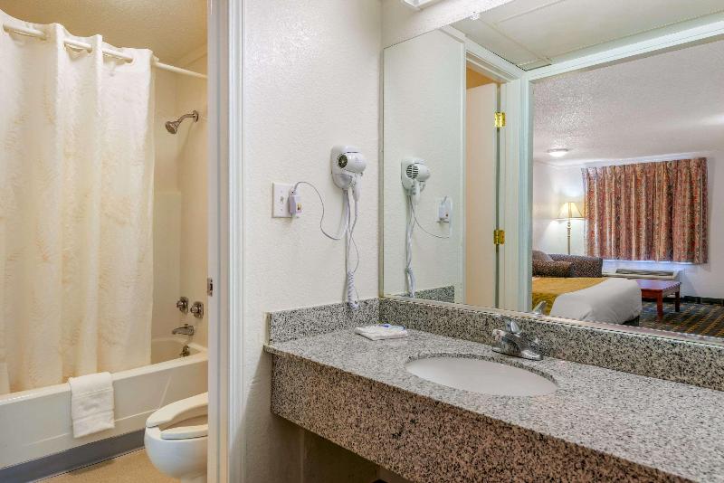 RODEWAY INN Hilliard Area image