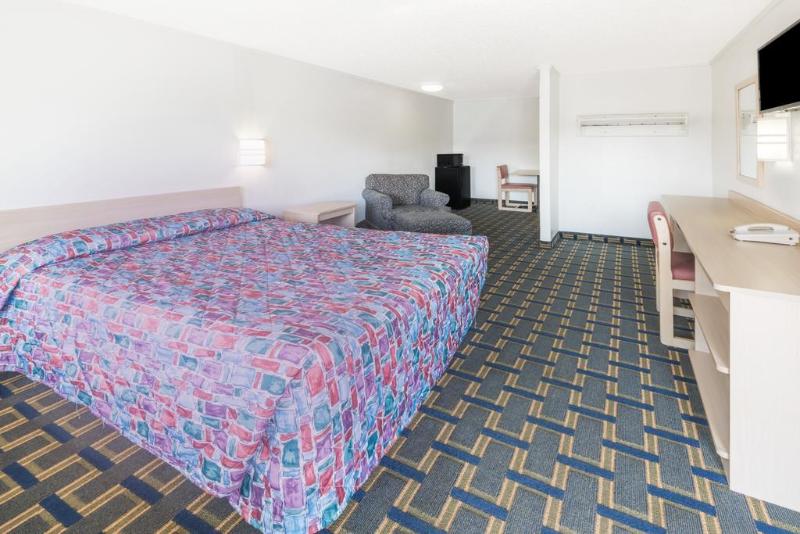 RODEWAY INN Hilliard Area image