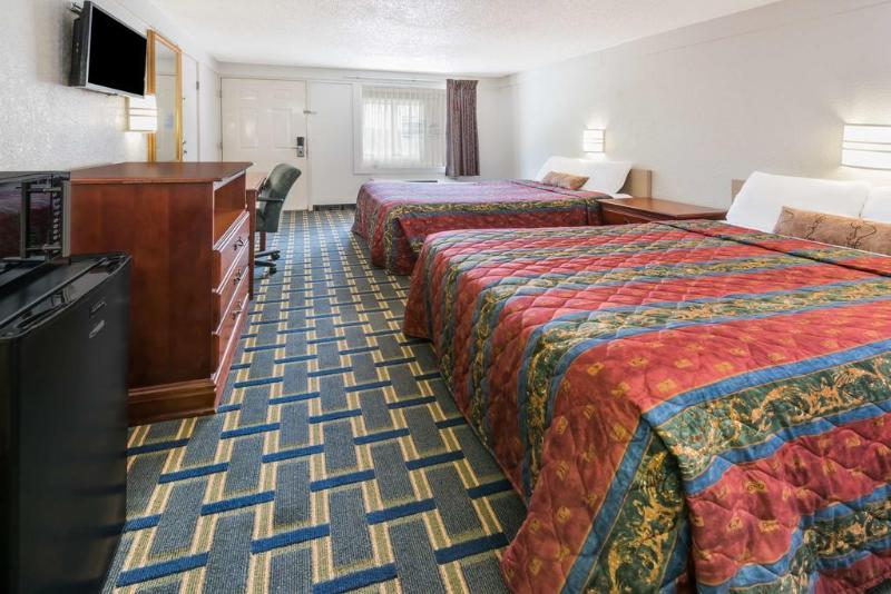 RODEWAY INN Hilliard Area image