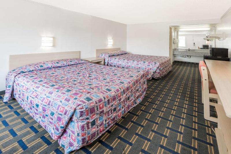 RODEWAY INN Hilliard Area image