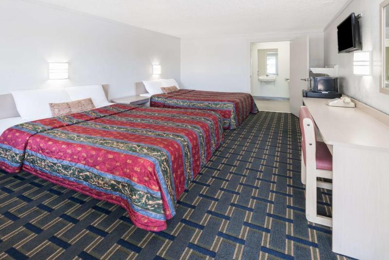 RODEWAY INN Hilliard Area image