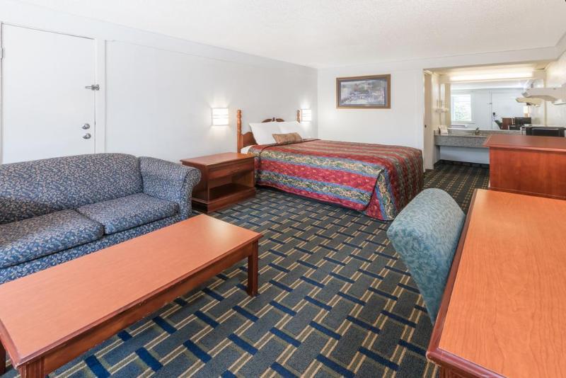 RODEWAY INN Hilliard Area image
