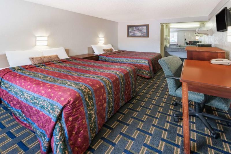 RODEWAY INN Hilliard Area image