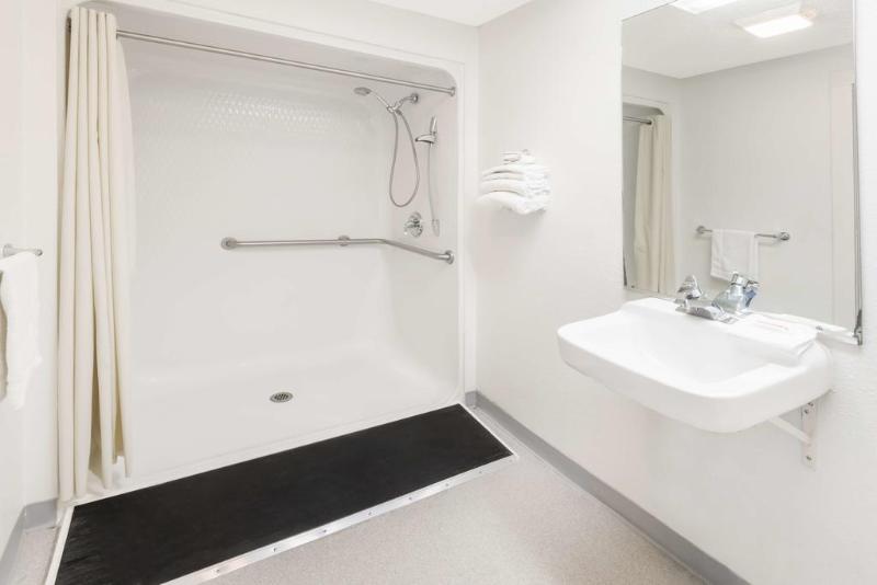 RODEWAY INN Hilliard Area image