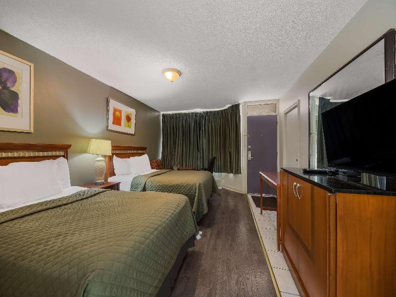 DOUBLE TWO DOUBLE BEDS