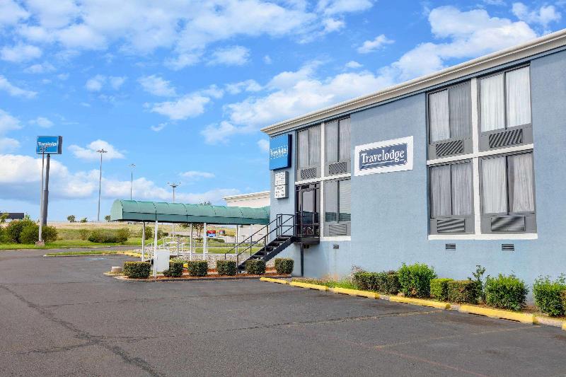 Travelodge by Wyndham Texarkana AR