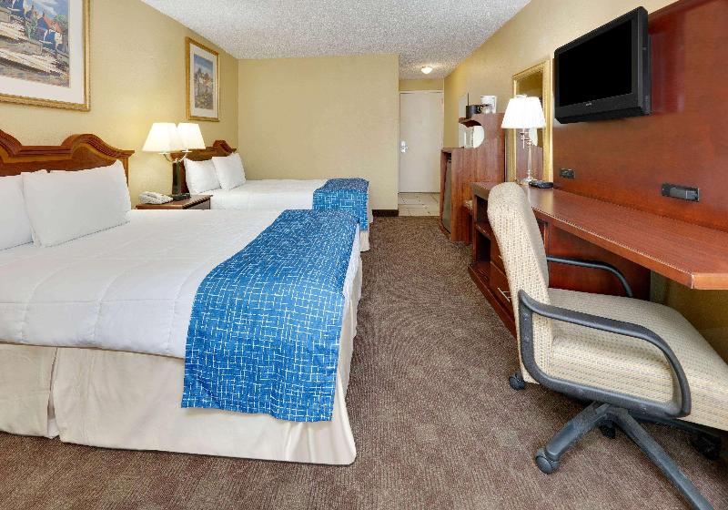 Travelodge by Wyndham Texarkana AR